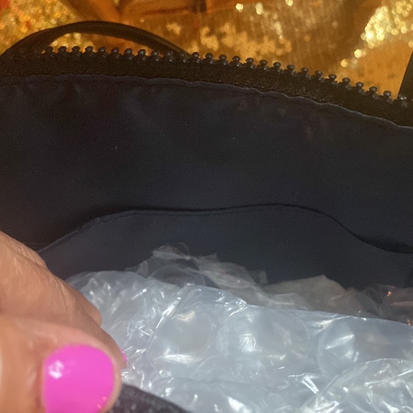 Tommy Hilfiger bag 13X 9 1/2” in size - Picture 10 of 12